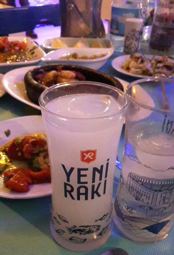 Herkese kiminle 
mutluysa keyifli bir gece olsun 🎶🥛😎 
Neyemi içelim kim neye içmek istiyorsa ona olsun😉