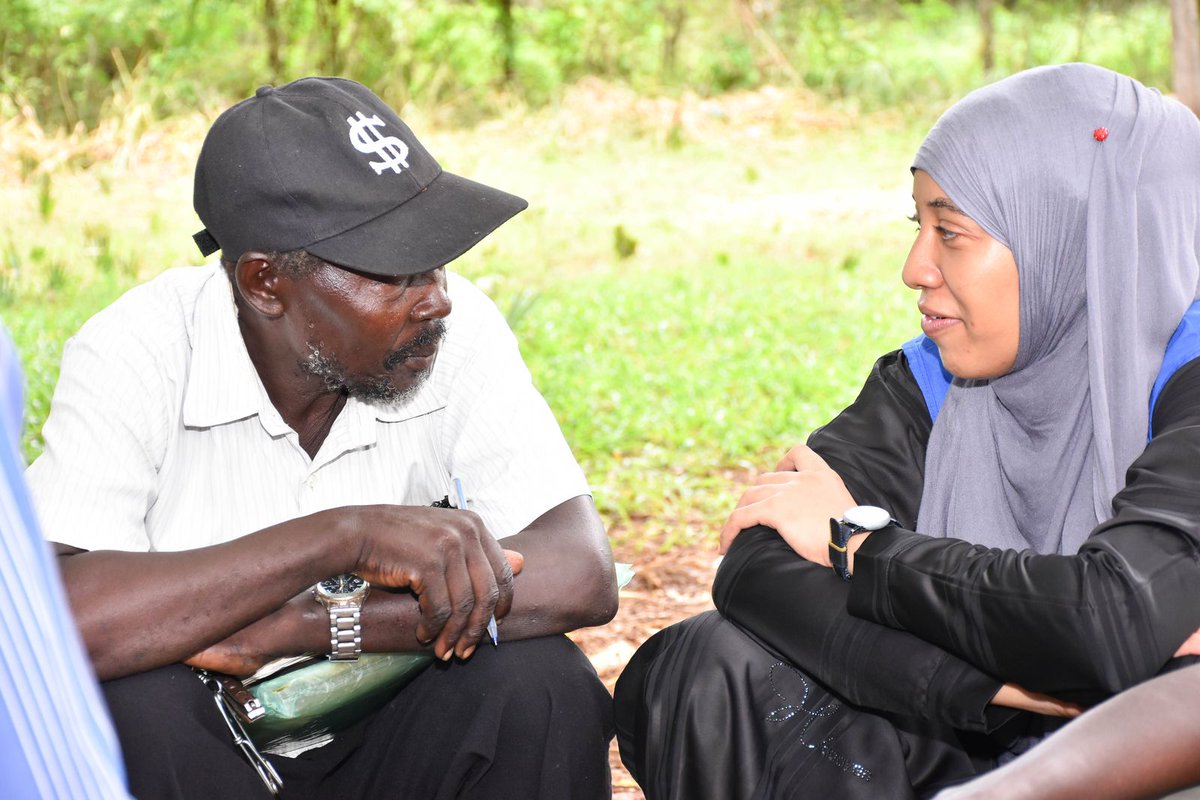 MUHURIkenya's tweet photo. a dedicated advocate, the National Police Service, and the wonderful community members themselves.  It was truly a collaborative effort and we thank everyone who took part in this activity where we took justice to the people 😊. 
@UNDPKenya  @EUinKenya 
#humanrights #PLEADII
3/ https://t.co/zDcW6D5NVc