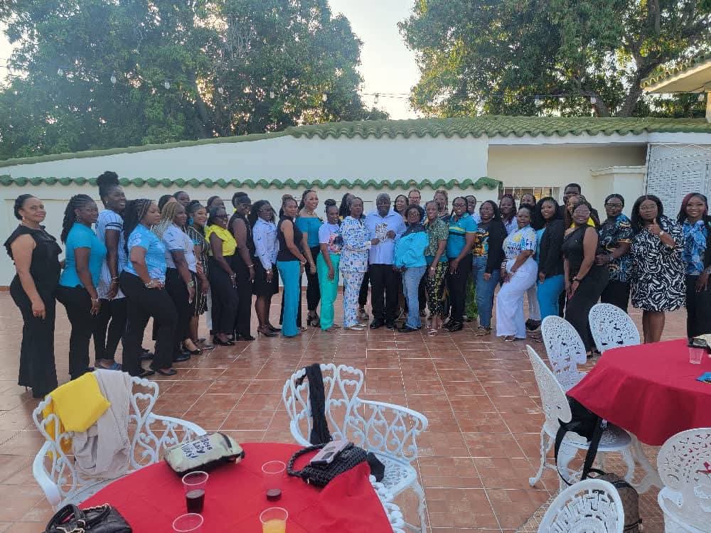 #CubaBahamas 🇨🇺🇧🇸 
Belinda Wilson President of The Bahamas Union of Teachers and a delegation of 33 educators visited Cuba April 15 to 22 and while there were honored at a reception hosted by Bahamas Ambassador to Cuba H.E. Dr Elliston Rahming at Bahamas House.