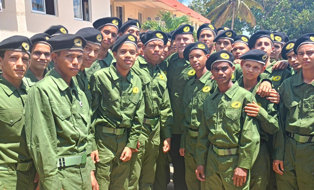 iMuchas felicidades a los tanquistas del <a href="/MinfarC/">Minfar_Cuba</a> en su día! #Cuba #CDRCuba #UnidosXCuba #64AñosDeGirón