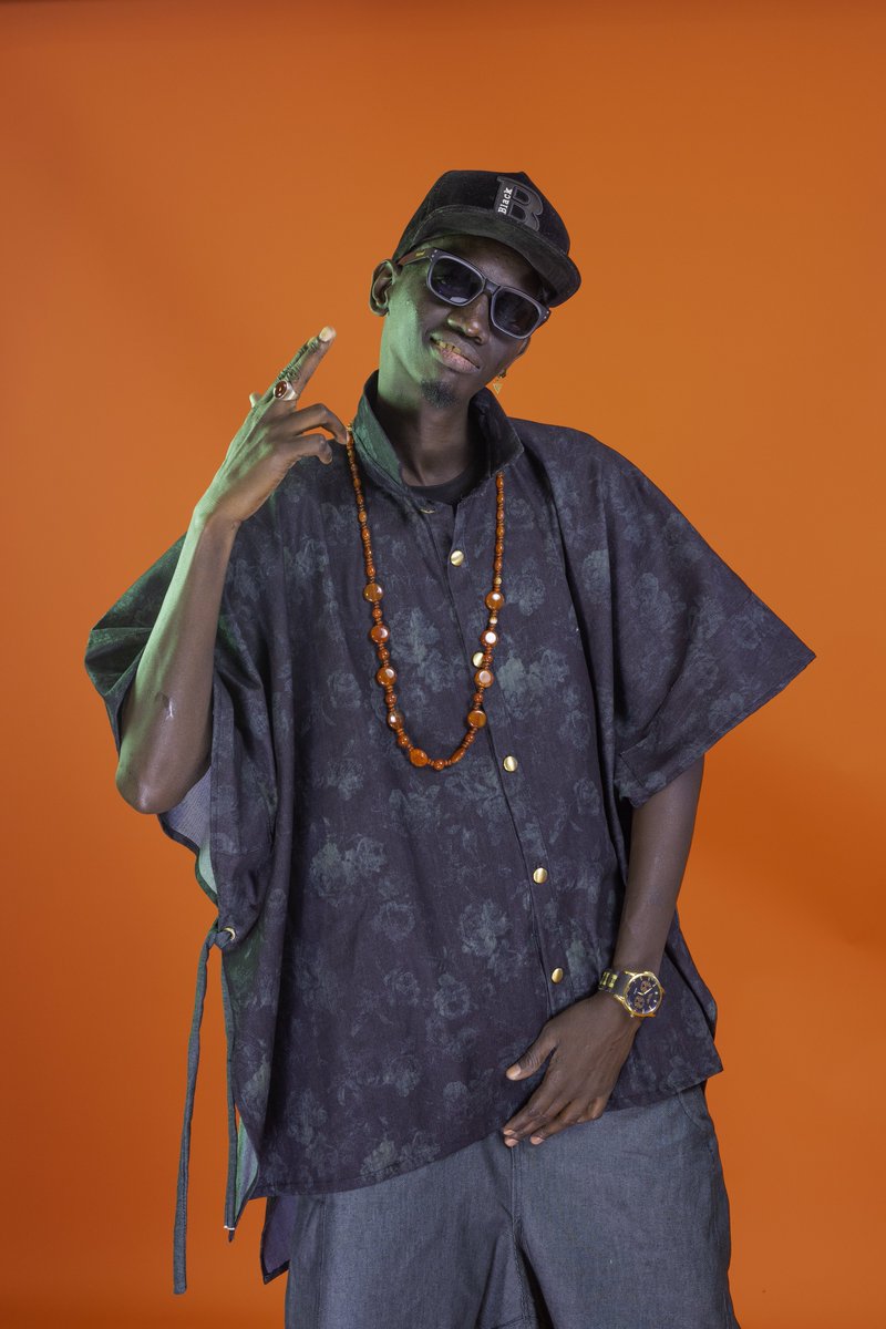 BigDatX2's tweet photo. Tenue sur mesure ➕ Shooting pro: l’alliance parfaite par @_afrikam_ 

Tolof Tolof toujours en boucle sur YouTube 👉 https://t.co/lLC9Tm5Dgd

#BigDatX #Afrikam #TolofTolofViral https://t.co/UuvyH0t1cN