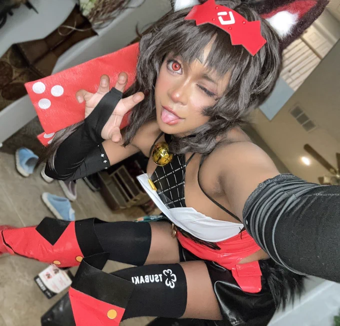 with cosplay :: without cosplay 