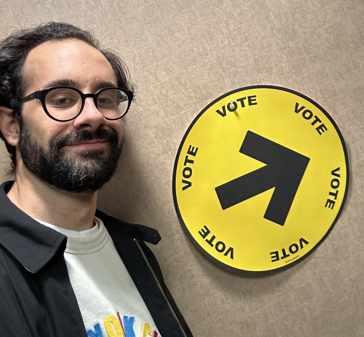 angelowiths's tweet photo. Earlier this week, I visited the returning office at Billings bridge (less lines!!!) to cast my very first federal election ballot.

I voted for a strong and united community, and a forward-looking and stronger Canada.

I voted for @YasirNaqviCDN 🇨🇦 https://t.co/zPiWh5NvzR