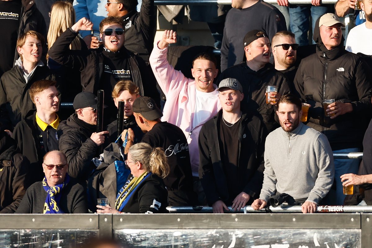 SCCambuurLwd's tweet image. Bryant in het uitvak ✊

#HELCAM