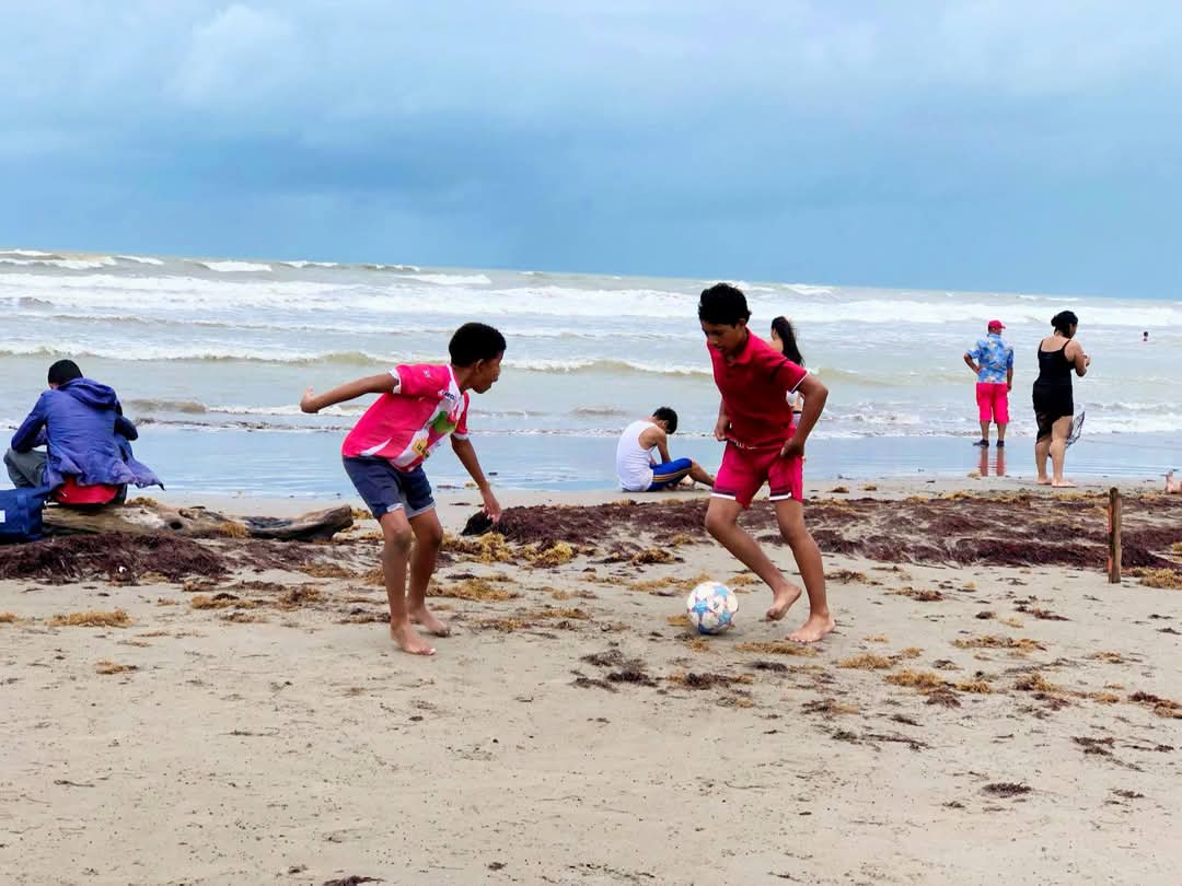 adiarionic's tweet photo. ☀️ El lugar perfecto para relajarse, compartir y crear recuerdos únicos en un entorno natural espectacular. 🌊
#BluffBeach
#verano2025
#turismonicaragua
#EscapadaPerfecta
#MomentosEnFamilia https://t.co/xqLaNTuOqH