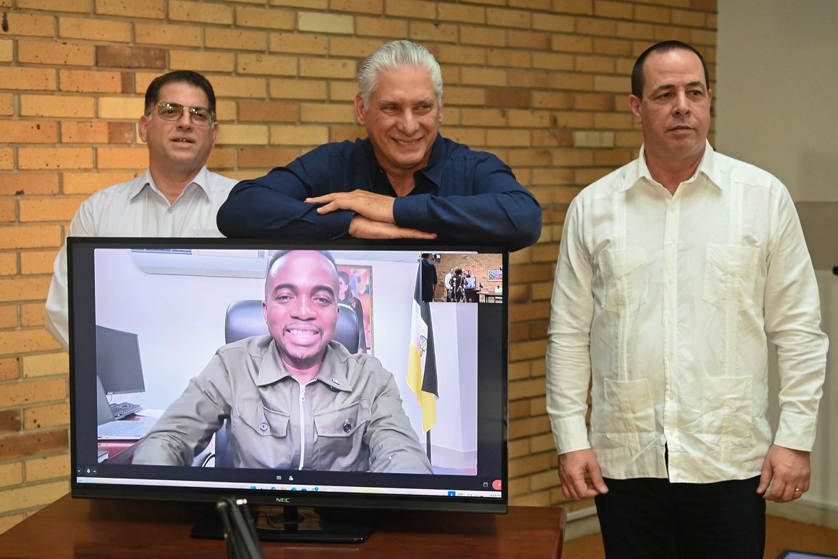 🇨🇺| Presidente <a href="/DiazCanelB/">Miguel Díaz-Canel Bermúdez</a>:

Un gobierno interesado en las ganancias no formaría profesionales para que les haga la competencia. Un sistema de Salud que se mire como negocio, jamás se habría involucrado en crisis humanitarias como el ébola o la COVID.

🔗| youtu.be/5ONet9kgPos?si…