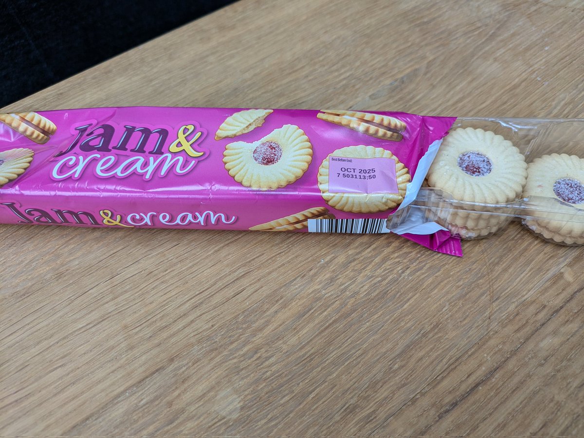 Jam n cream Vs jammy dodger. I'm team jam n cream. I accept the dairy free argument though I'm sure these could be made moo free. Who would actually want just dry biscuits and hard jam? @dfgillie  #TheBiscuitAppreciationSociety
