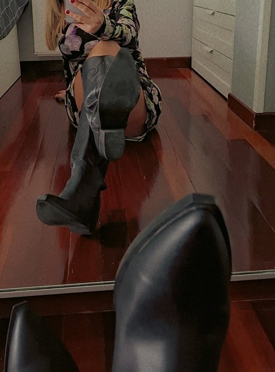 Mistrxsscarol's tweet photo. Se te está cayendo la baba pelele! 🔥No sé si prefiero patearte o que las saques brillo🧎🐶
#findom #femdom #pagafantas #sumisofinanciero #human_ATM https://t.co/BGumoONmCE