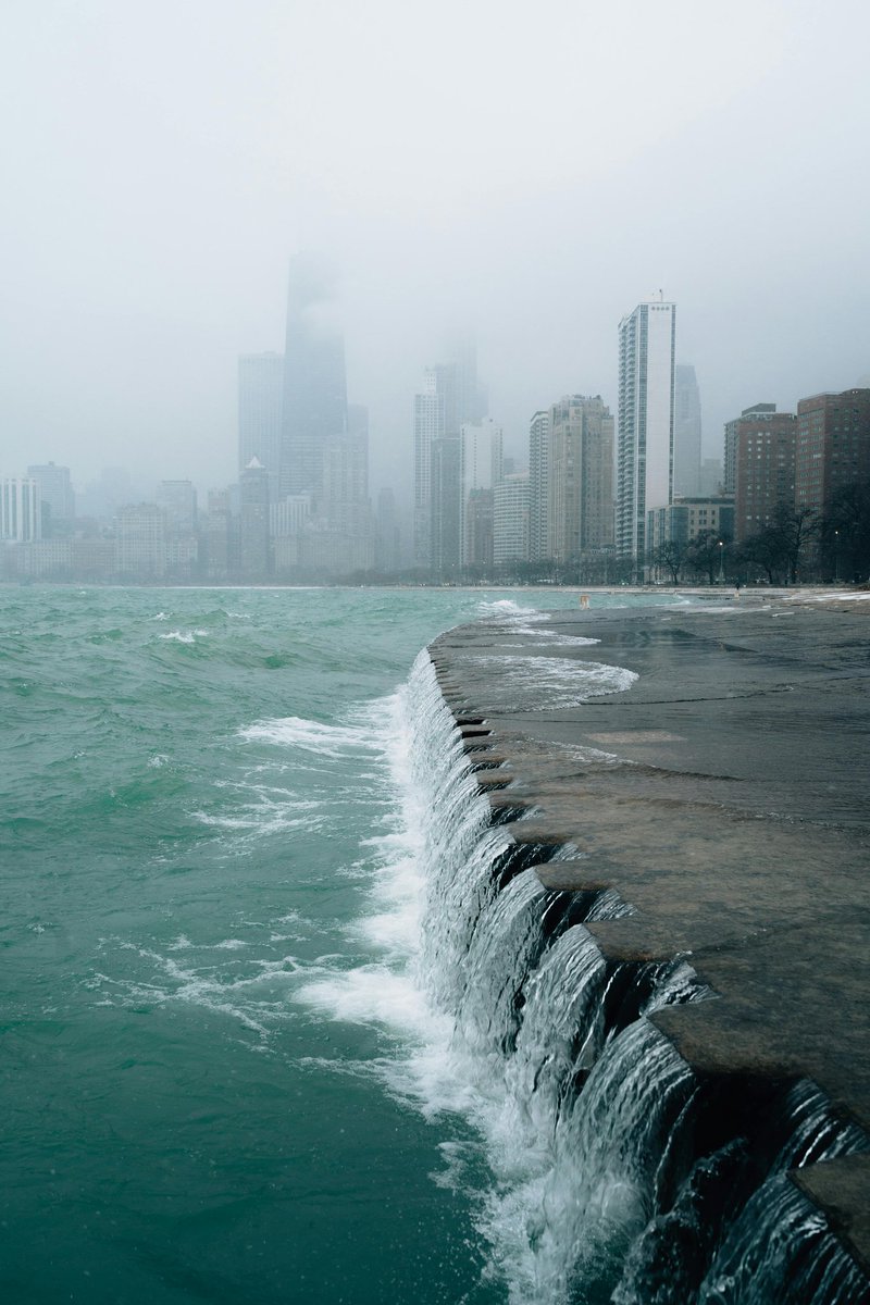 raemacadam37208's tweet image. The weather&apos;s been amazing lately! It&apos;s the perfect day for a stroll along Lake Michigan.  🌞 The spring air feels so fresh and clean. Chicago sure knows how to put on a beautiful show! 🌸 #springweather #chicagostroll #lake michigan