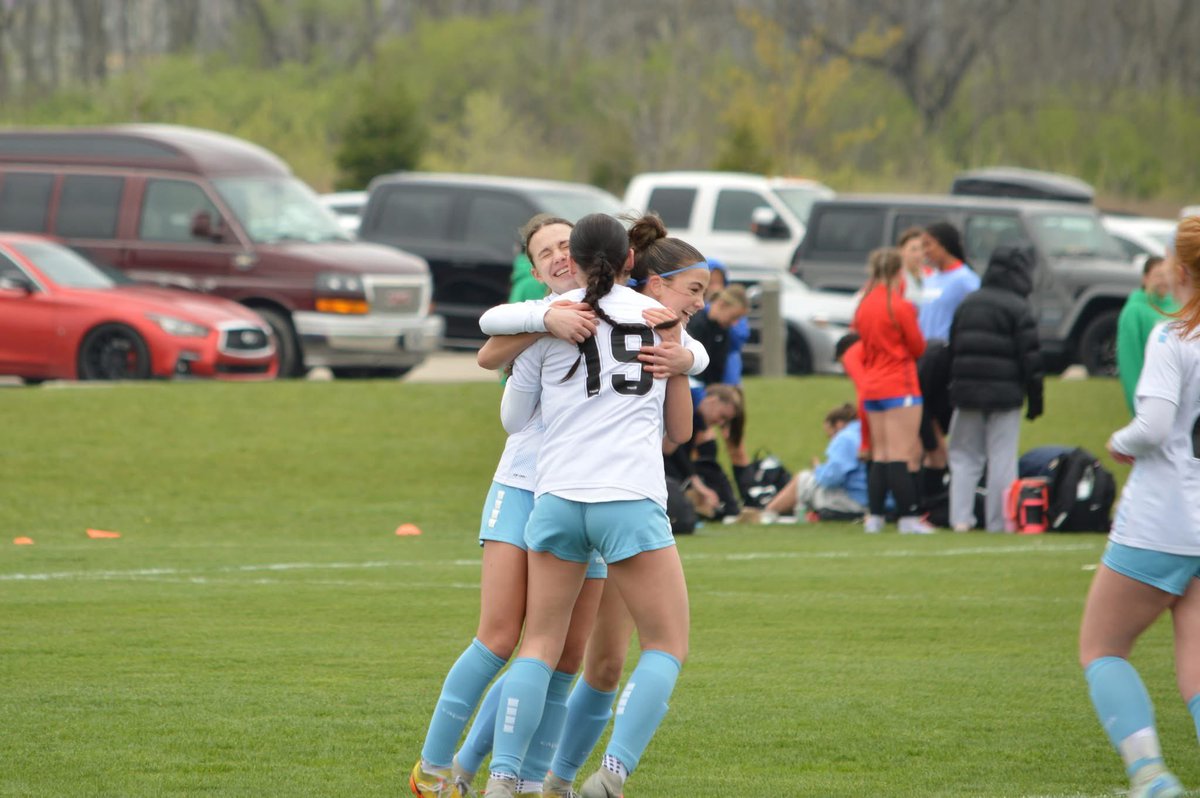 NorthernSteel_'s tweet photo. Relive some moments from 2010G Legacy and their successful weekend at the Blue Chip Showcase in Cincinnati! 📸 ⚽️
𝘗𝘩𝘰𝘵𝘰𝘴 𝘵𝘢𝘬𝘦𝘯 𝘣𝘺: 𝘈𝘮𝘢𝘯𝘥𝘢 𝘔𝘢𝘤𝘬𝘢𝘭𝘪𝘤𝘢
#NorthernSteel #SteelProud #SteelStyle #2010GLegacy #BlueChipShowcase https://t.co/8yLuqM4dUU