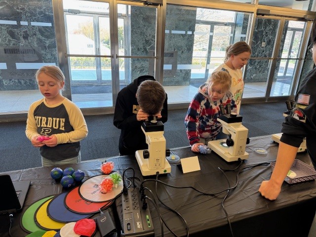 PurdueSuterLab's tweet photo. We had a great turnout  at our table during Purdue Spring Fest recently! Visitors could get a  glimpse at Aplysia and zebrafish larvae. https://t.co/He7mOv60gk