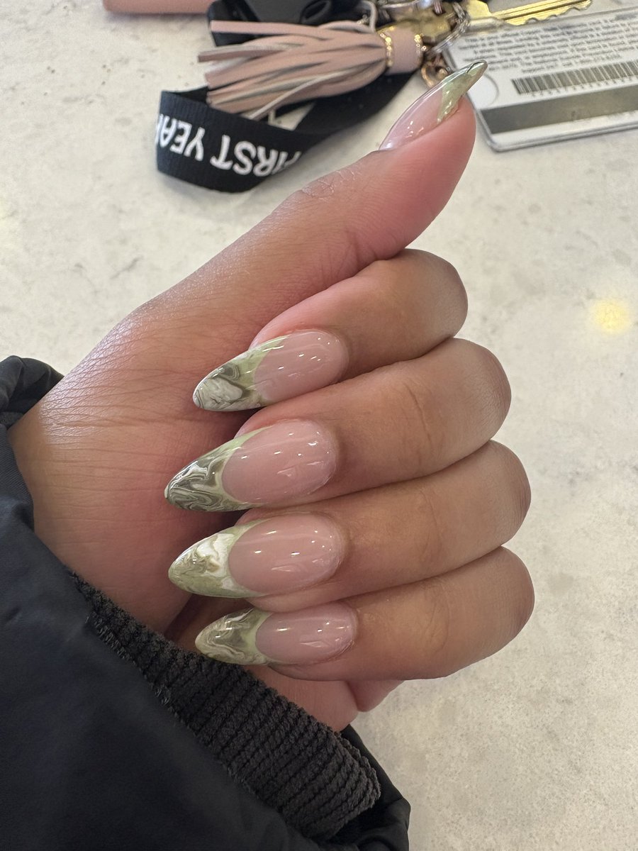 kasshky's tweet photo. My nails btw https://t.co/VXRNxkajpa