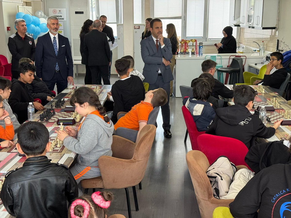 Valiliğimizin Spor Şehri İstanbul projesi kapsamında düzenlenen, İlçe Spor Müdürümüz Kemal Hürcan’ın ev sahipliğinde Petrol Ofisi Satranç Ligi İlçe Satranç Turnuvası’nda, genel kategoride 3. ve kızlar kategorisinde şampiyon olduk. 🏆 👏 

<a href="/catalca_mem/">Çatalca İlçe Millî Eğitim Müdürlüğü</a>