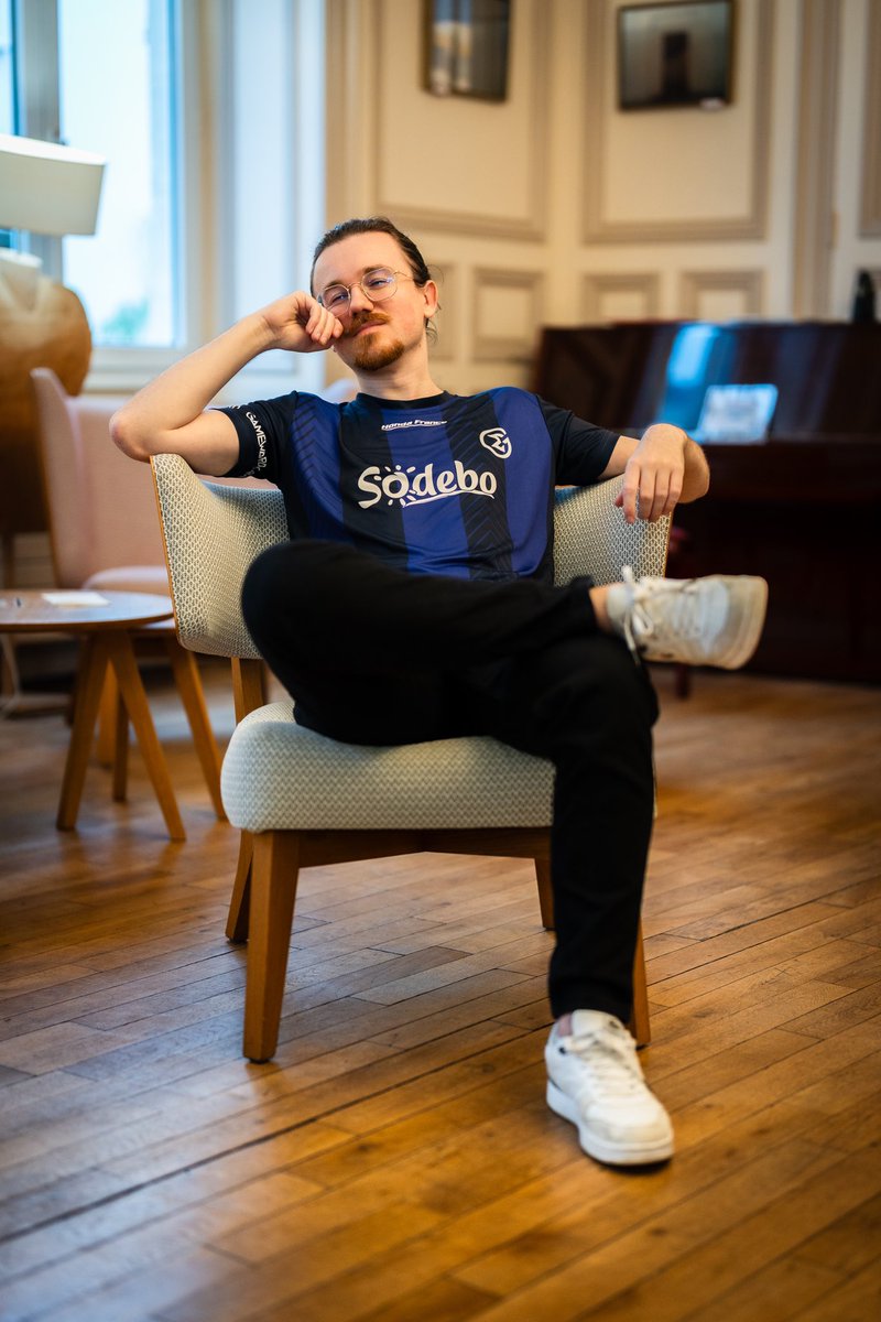 Bien arrivé à l’hôtel, maintenant on attend notre équipe GWARDIAN BOX pour le Nexus Tour 🙌🏻

On vous dévoilera notre roster dans la soirée 👀

Je casterai les games sur ma chaîne Twitch demain 10h en direct de la <a href="/GamersAssembly/">Gamers Assembly</a>