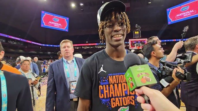 AirFlawdaJordan's tweet photo. Thank you man @DenzelAberdeen 

Gators always https://t.co/9f6jFp05by