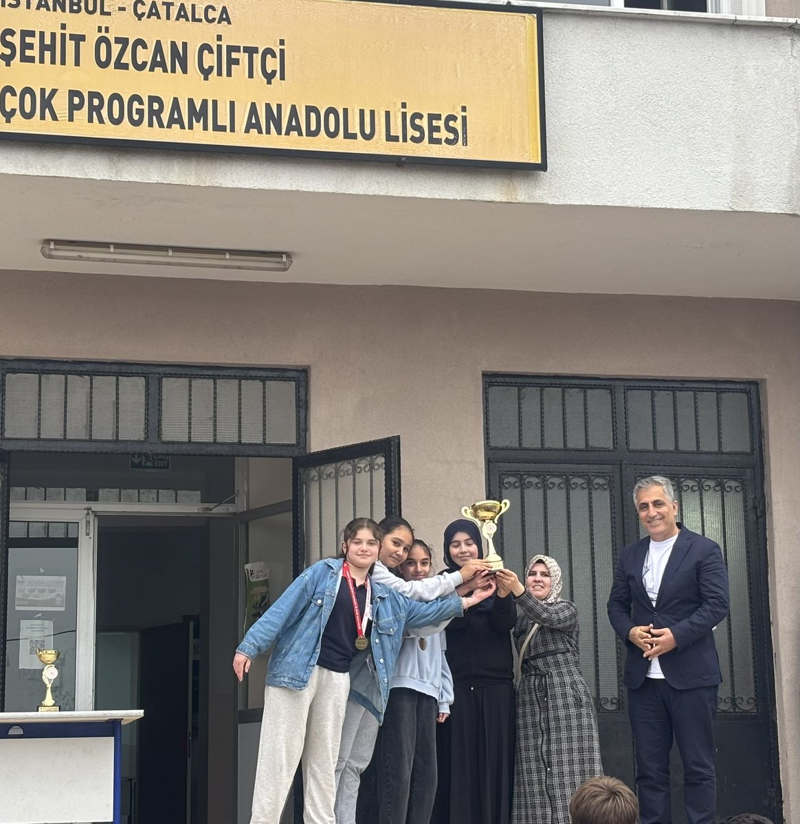 Öğrencilerimizi başarılarından dolayı tebrik ediyoruz. Kendilerine koşulsuz destek olmaya devam edeceğiz.

<a href="/catalca_mem/">Çatalca İlçe Millî Eğitim Müdürlüğü</a>