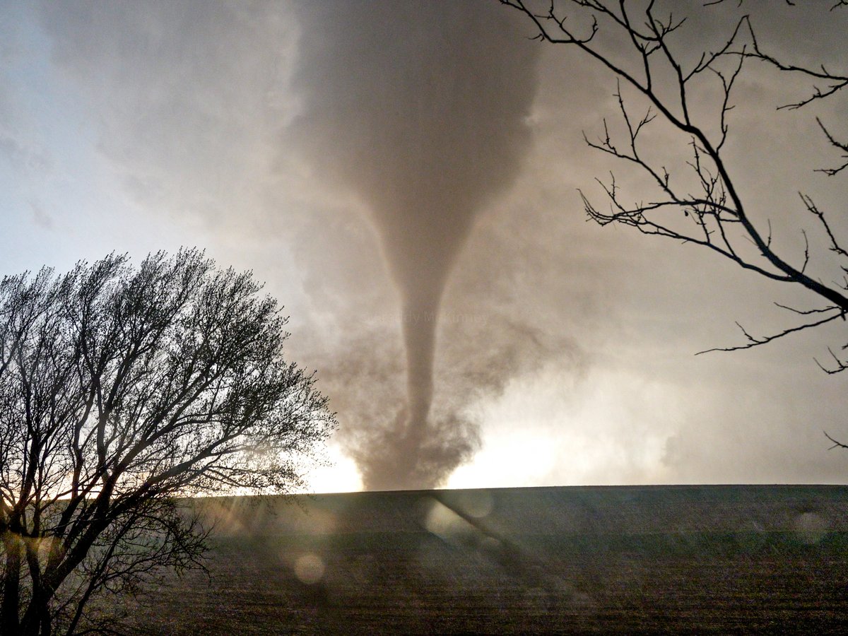 FreddyMcKinneyR's tweet photo. Crazy tornado near Omaha, Nebraska yesterday. Gonna have to cook up a YouTube video for this one. https://t.co/L4o9nybFX9