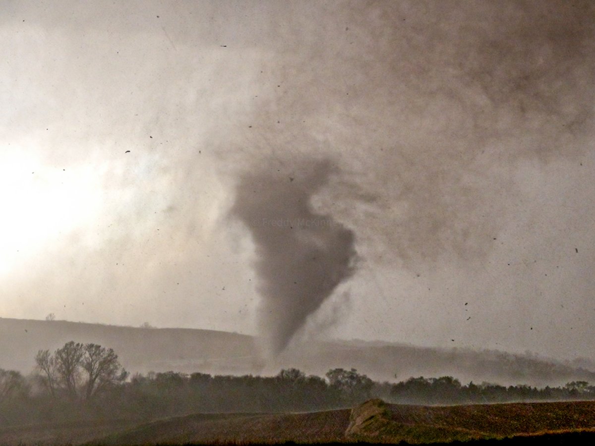 FreddyMcKinneyR's tweet photo. Crazy tornado near Omaha, Nebraska yesterday. Gonna have to cook up a YouTube video for this one. https://t.co/L4o9nybFX9