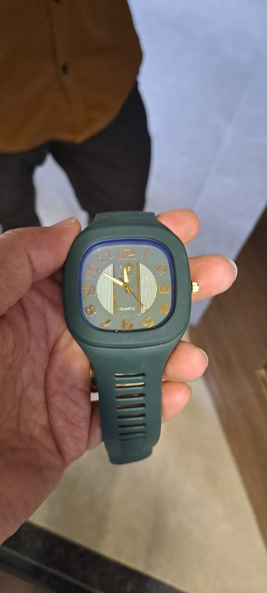 ricky1585's tweet photo. @amazonIN @titanwatches @JeffBezos @kennethcole @AmazonHelp  Fake wrist watch received instead of Kenneth Cole sold by seller Titan Company Ltd. Amazon neither accepting return nor giving refund.  Order No: 406-4976543-0265120. Amount: Rs.9096. Kenneth Cole Watch-KCWLG2236302LD https://t.co/MGGjyThpYQ