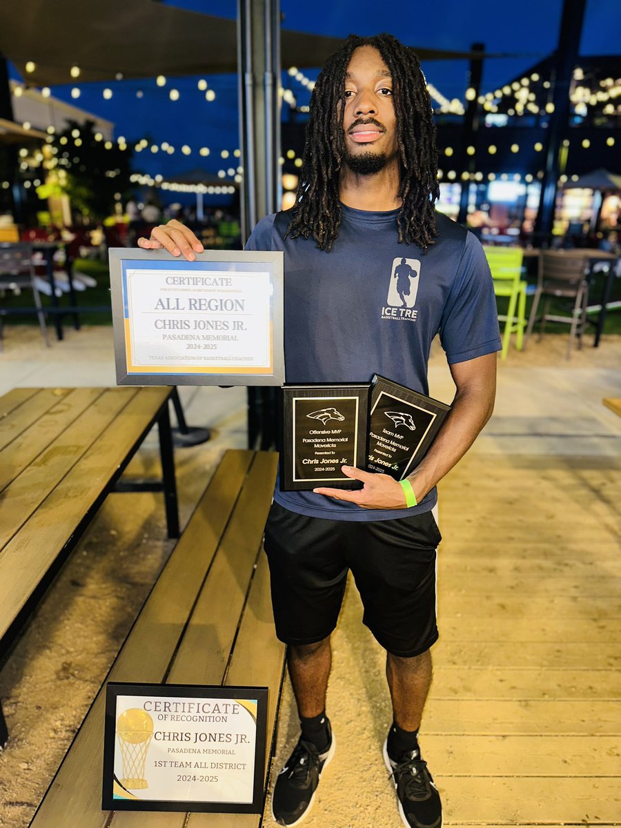 thechrisjonesjr's tweet photo. blessed! I wanna thank all my coaches and teammates for a great season. couldn’t of done this without y’all🤞🏾
@Mav_Hoops https://t.co/IeSBTwm0GC