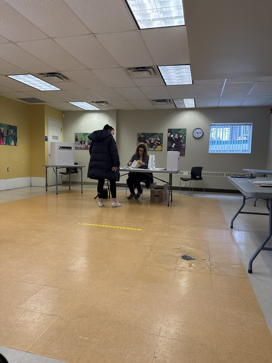 Bourbs1's tweet photo. Polls in Vanier have only 1 box…took me 1:30 to cast my vote. Still another 100+ ppl in line! 🌊🌊🌊🌊🌊 #PierrePoilievreForPM https://t.co/zKPns7G1Xn