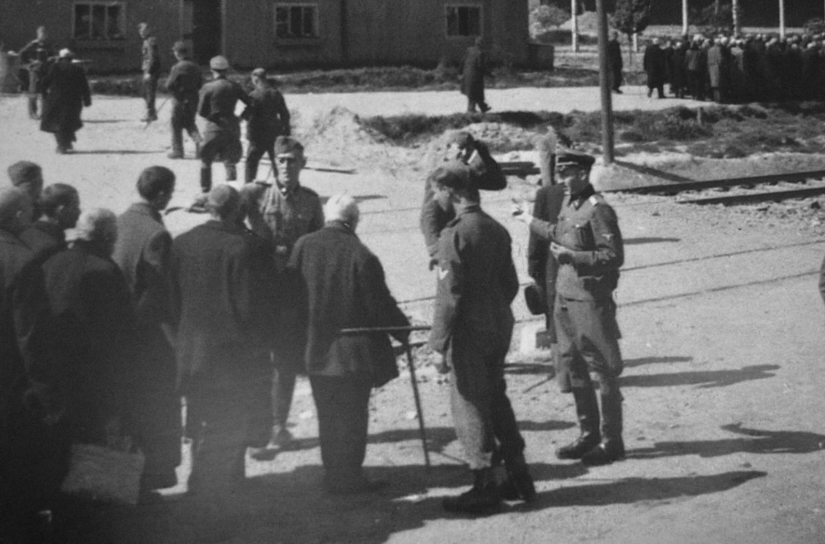 Participation in selections became one of the deadly duties of the SS physicians in #Auschwitz. 

Listen to our #podcast about medical crimes at Auschwitz.

Spotify: open.spotify.com/episode/2s2Jb9…

ApplePodcast: podcasts.apple.com/pl/podcast/on-…

Youtube: youtu.be/5hUoEAsCnoU