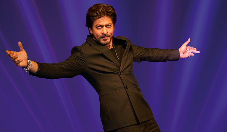 nilaygofficial's tweet photo. @iamsrk, how’s the inflatable look? 😂🔥 https://t.co/vwstMVWCXr