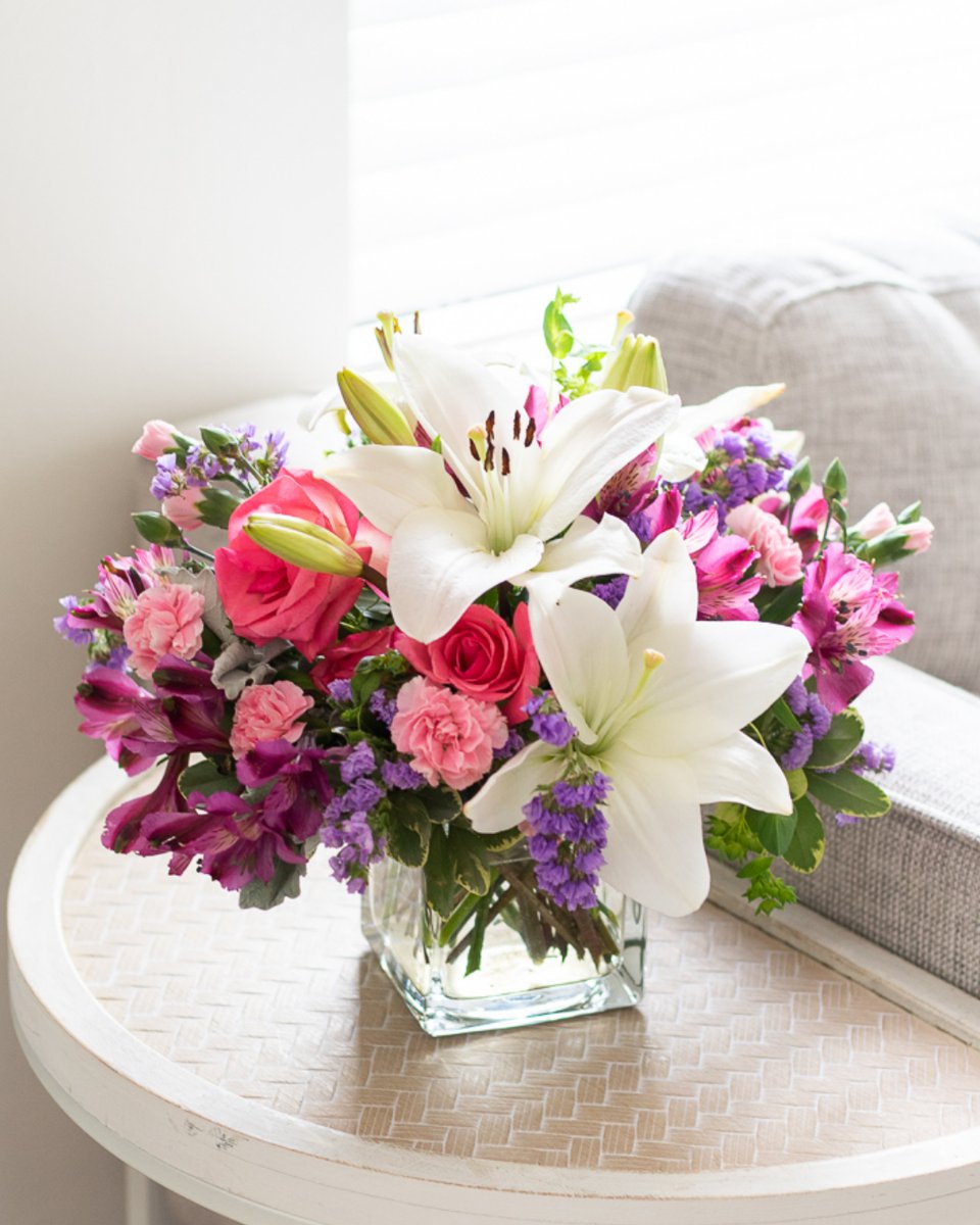 FlowersSend's tweet image. Easter is almost here, and so is the season of fresh blooms, pastel vibes, and sweet surprises 🐰💐

Whether it’s for your Easter table or a thoughtful gift, flowers make everything feel a little more magical.

#Easter #Spring #FreshBlooms #SendFlowers