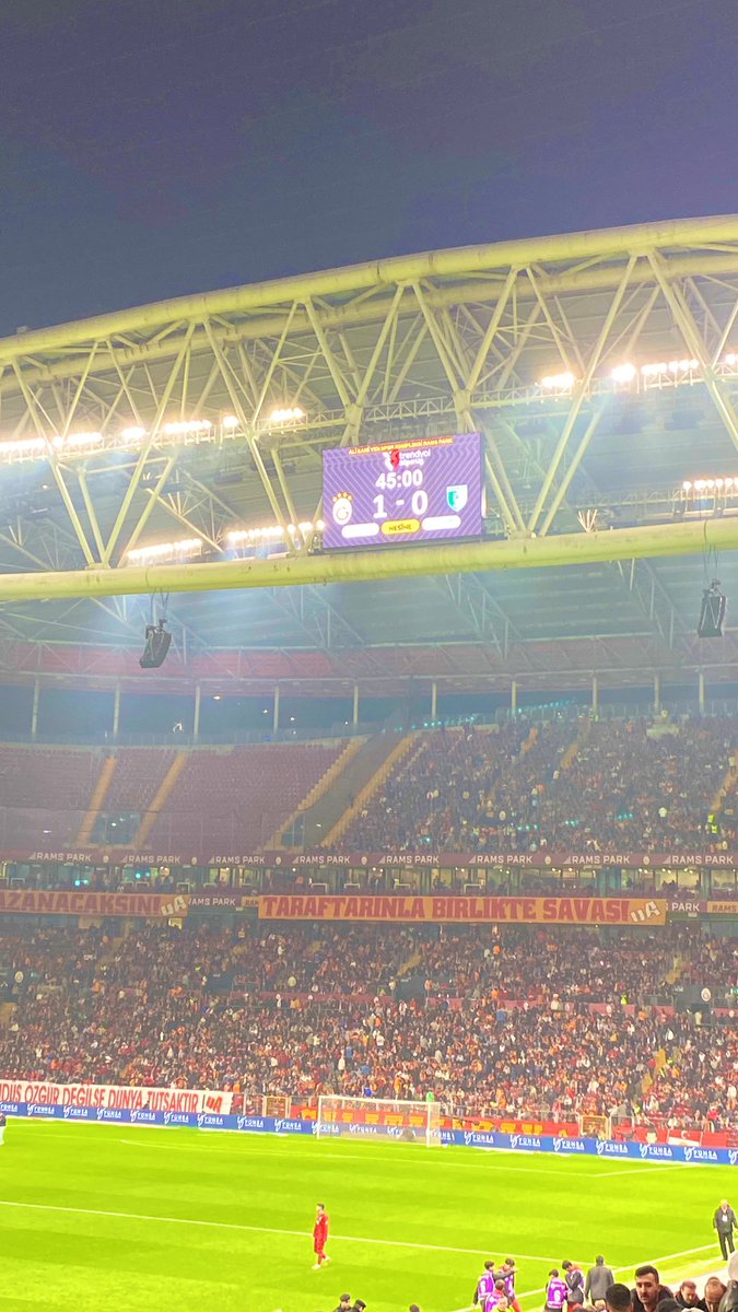 #GSvBDR ikinci yarıyı bekliyoruz ✌️✌️✌️✌️✌️