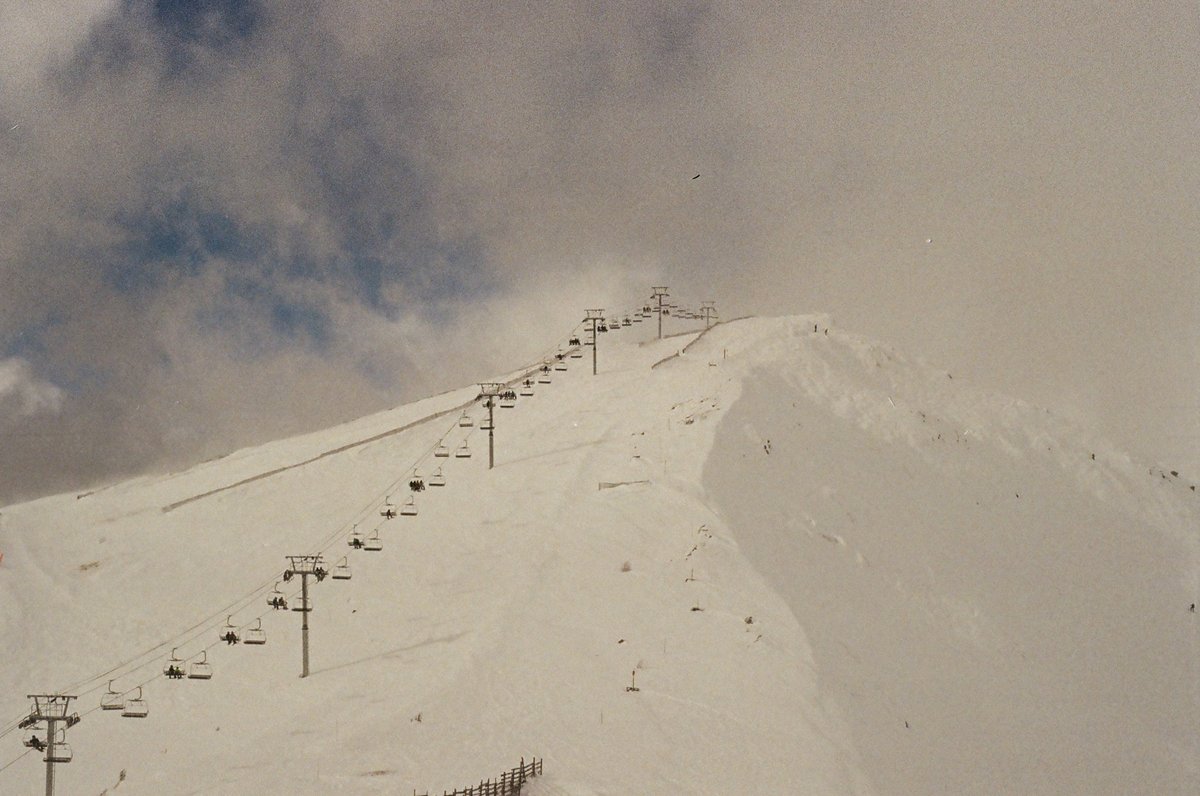 nonstopsnow's tweet photo. New camp for 25/26.
⁠
Our Rockies Improver Camp is here — a week-long ski experience through three of the best resorts in the Canadian Rockies: Sunshine Village, Lake Louise, and Mount Norquay.⁠
⁠
Spots are limited — scope the full course details via https://t.co/clr2dl5u4d https://t.co/y8h5qznyWB