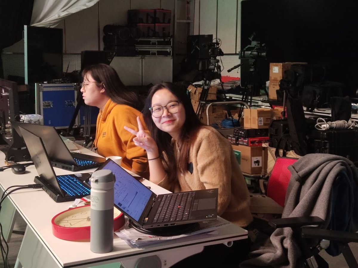 Tsinghua_Uni's tweet photo. From ancient bamboo texts to bullet trains, welcome to the “China Overview” course, where history, culture &amp; innovation collide! Join global #TsinghuaRen as they immerse in Chinese culture &amp; history, respect cultural differences &amp; develop empathetic perspectives. #StudyAtTHU https://t.co/jtHKXafwxT