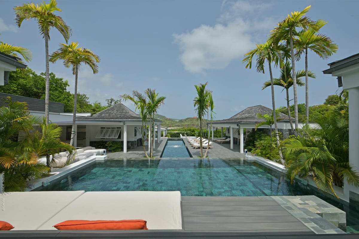 StBartsPremium's tweet photo. Discover the epitome of Caribbean luxury at VILLA ONLY YOU. This stunning 5-bedroom villa offers panoramic ocean views, a private infinity pool, and elegant white interiors that exude serenity. #luxuryvillas #stbarts #islandvacations 
https://t.co/TONC4QEAbG https://t.co/5Vam9jGZdo
