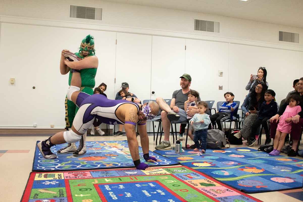 I got to participate with the <a href="/saclib/">Sacramento Public Library</a>'s Día festivities, promoting Literature and Lucha Libre! The kids made masks SO MUCH cooler than mine! 😂 

Thanks to <a href="/CapRadioNews/">CapRadio News</a> for the coverage!