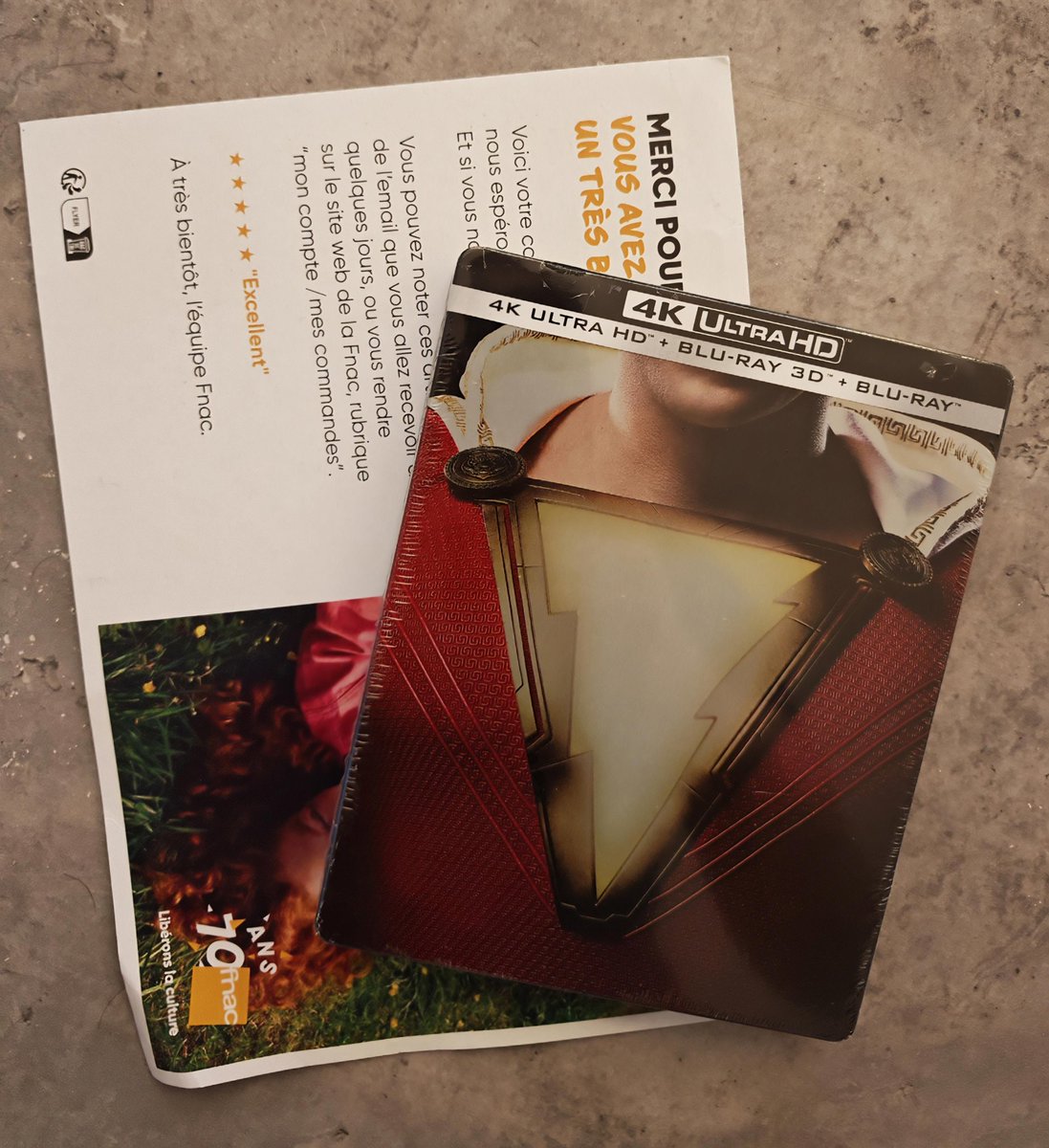 JusteTomy's tweet photo. Hey la @Fnac, faut arrêter de collaborer avec le transporteur Colis Privé.
Je reçois mon article directement comme ça dans ma boîte aux lettres. Le livreur à ouvert le carton en toute tranquillité.
Sans oublier que les livraisons en express ne sont jamais respectées.
#colisprive #fnac #boycott