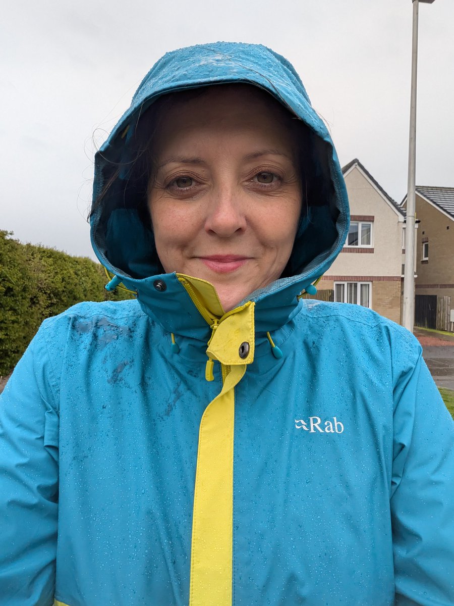 Justacarehomeg1's tweet image. A soggy 11.72 mile #kiltwalk training session with my sis! Back home warming up &amp;amp; drying off now! Next Sunday we'll be walking 22ish miles from Glasgow to Balloch on the #mightystride @thekiltwalk for @ParkinsonsUKSco 💙