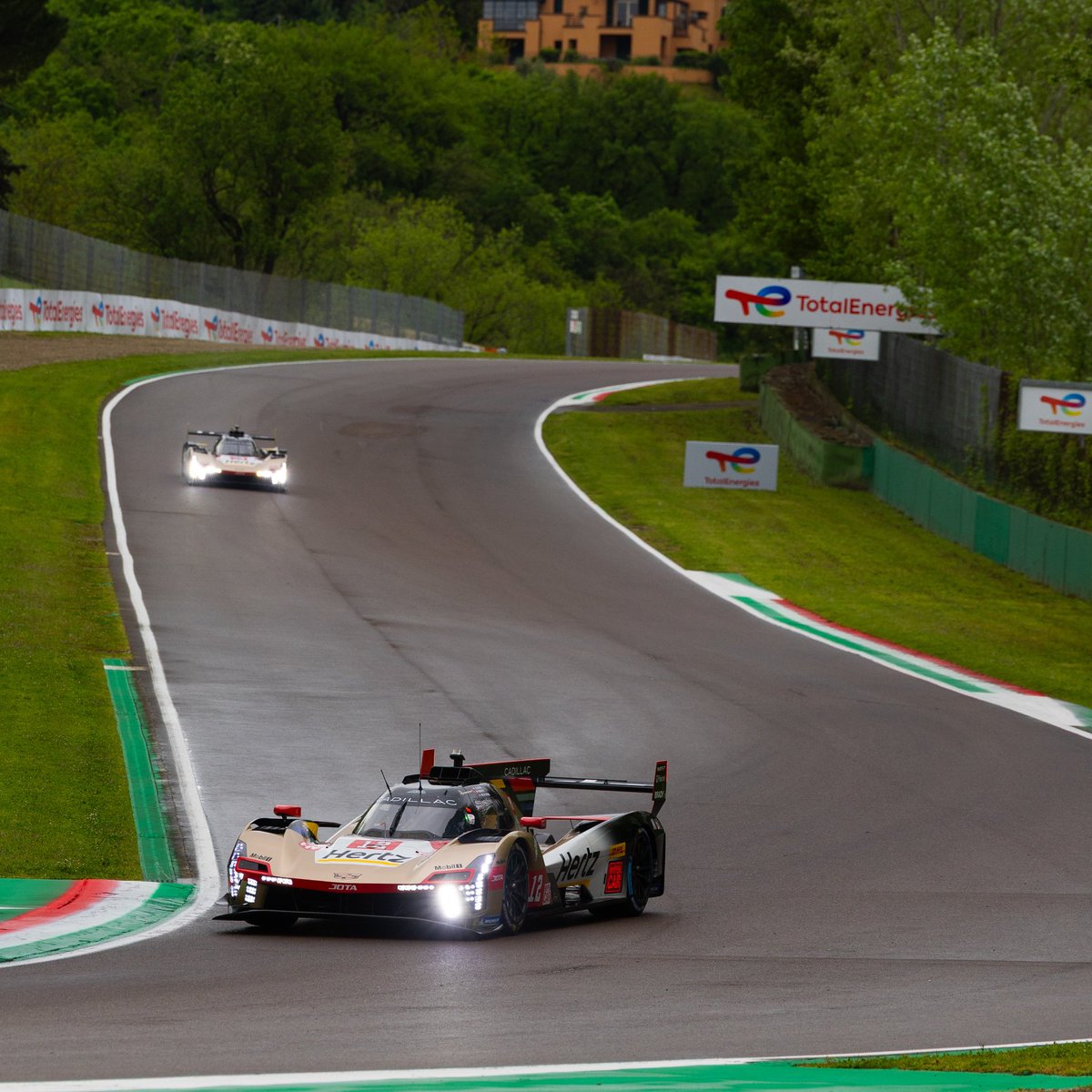 JotaSport's tweet image. A solid day of practice around Imola 🇮🇹
FP1
#12 - P3
#38 - P5
FP2
#12 - P9
#38 - P6
#CHTJ #JOTASport #WEC #6HImola