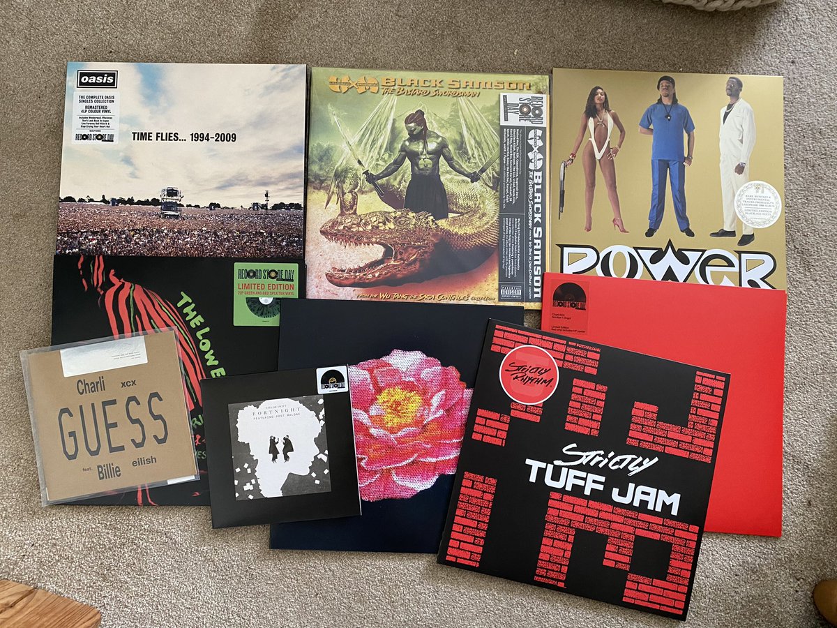 richwalters86's tweet photo. Obligatory Record Store Day post! Another great year with great people at a truly great record shop @Eclipsevinyl 
First 3 in the queue the same as years gone by, lovely catch up with Barrie and Phil again. 
#RSD #RSD25 #RecordStoreDay #RecordStoreDay2025 #vinyl #records https://t.co/7KVCHTZD3Y