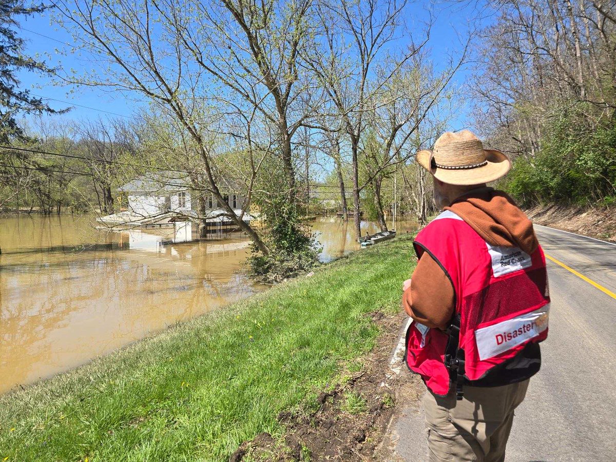 KYRedCross's tweet photo. (1/2) The Red Cross has begun conducting damage assessments in partnership with state and county officials across multiple impacted areas in KY. Read more: https://t.co/sAcbhjMFaE https://t.co/bhVQ3TajE4