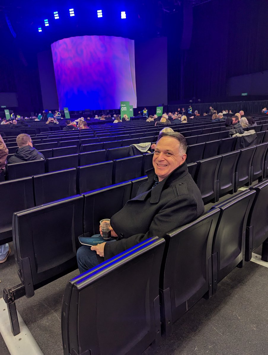 sameatwell's tweet photo. @peterkay_co_uk After 8 years, here we finally are at the @OVOHydro , rov V.
@simonoradio is like a kid in a sweet shop: "I haven't been this excited since I knew I was going to a @BBCR1 roadshow!"

#peterkay #comedian #showtime https://t.co/Y5qd4ACA1i