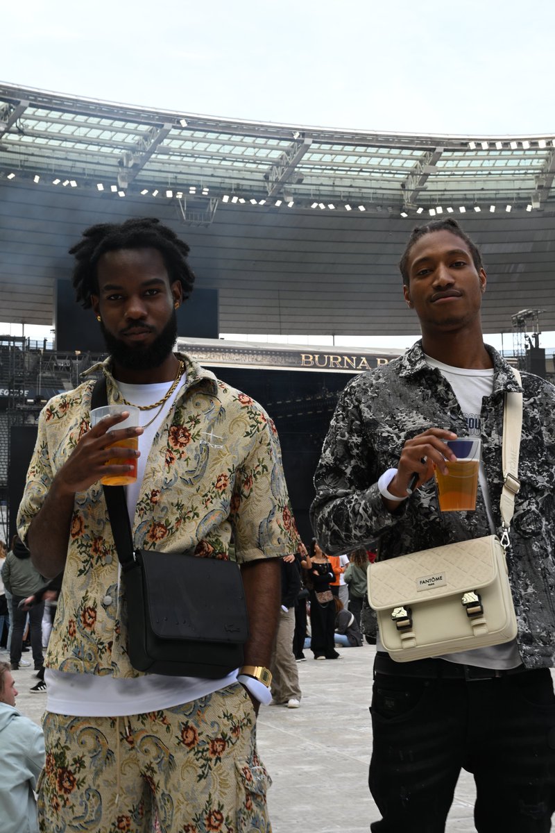 1BENNY7G's tweet photo. fans at Burna Boy’s sold out concert at the Stade De France in Paris! 🇫🇷
 #BurnaBoyStadeDeFrance. https://t.co/27f3yrSWuy