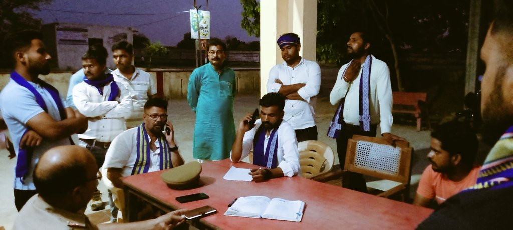 PathikSujata's tweet photo. 17 को अलीगढ़ स्थित गंभाना टोल प्लाजा पर टोल कर्मियों द्वारा भीम आर्मी राष्ट्रीय अध्यक्ष पर जान लेवा हमला करने की कोशिश थाना गभाना  टोल प्लाजा के गुंडों के खिलाफ दी गई तहरीर पर सत्ता के दबाव में पुलिस प्रशासन ने मुकदमा पंजीकृत नहीं किया, भीम आर्मी आंदोलन को बाध्य @aligarhpolice https://t.co/JKpsfoWYjO
