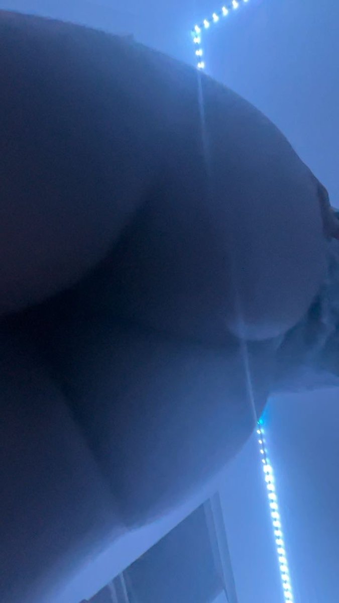 hungfemverse's tweet photo. i need a dildo or the real thinggg 😩 https://t.co/upUvyBJ3Rj