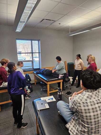 Our first-year MSAT students recently completed a Strain Counterstrain manual therapy lab session with Cindy Teske, PT from Winona Health. 

MSAT students gain experience with a variety of treatment techniques throughout their time in the program. 

#AT4ALL #individualizedcare