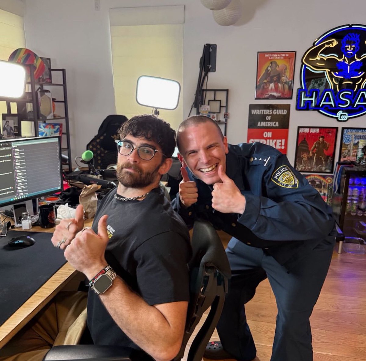 FearedBuck's tweet image. iDubbbz’s Content Cop video on H3H3 now has more dislikes than likes with over 330,000 dislikes 👀