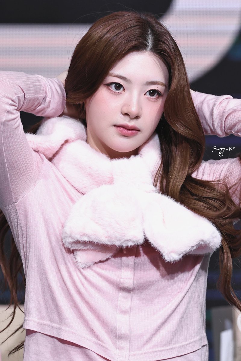 250418 🎀🧁

#STAYC #세은 
#스테이씨 #SEEUN 
#공주와또