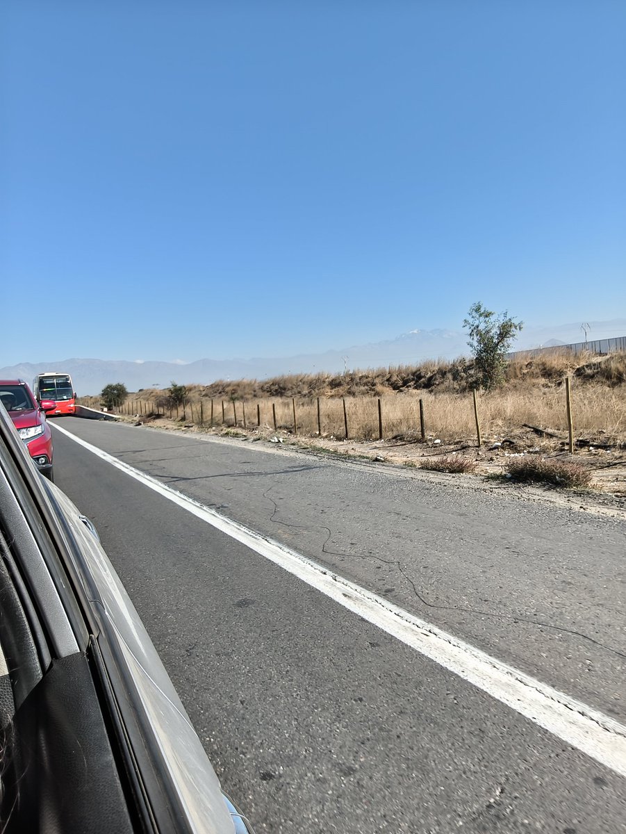 Maria_Veronica8's tweet photo. @meganoticiascl  en la ruta 68 todos por tercera fila, y nadie fiscaliza a esos monos @ruta68 https://t.co/DjvVXGRyGD