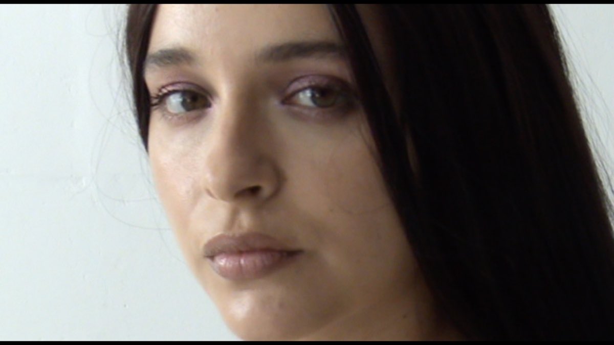 «Begietan» el nuevo single de la donostiarra Sara Azurza
donostilandia.com/begietan-el-nu…