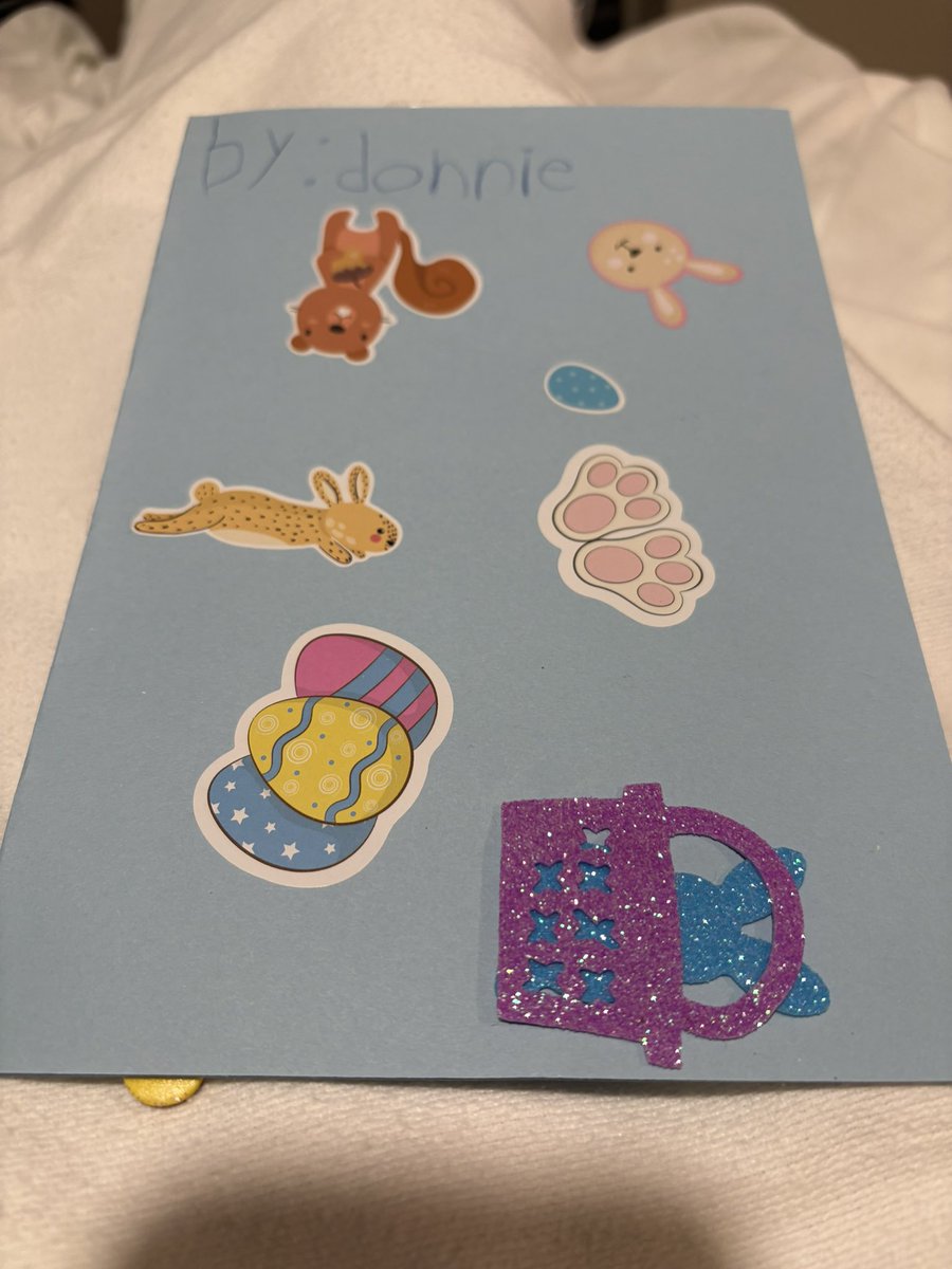 blitzbutterfly's tweet photo. I had a procedure done today and was presented this card made by kids from a local school. And in usual fashion, the #blockheadlove found me. Check out the kid who created my card! #spreadloveandlovewillspread @DonnieWahlberg https://t.co/nQYTgus48X