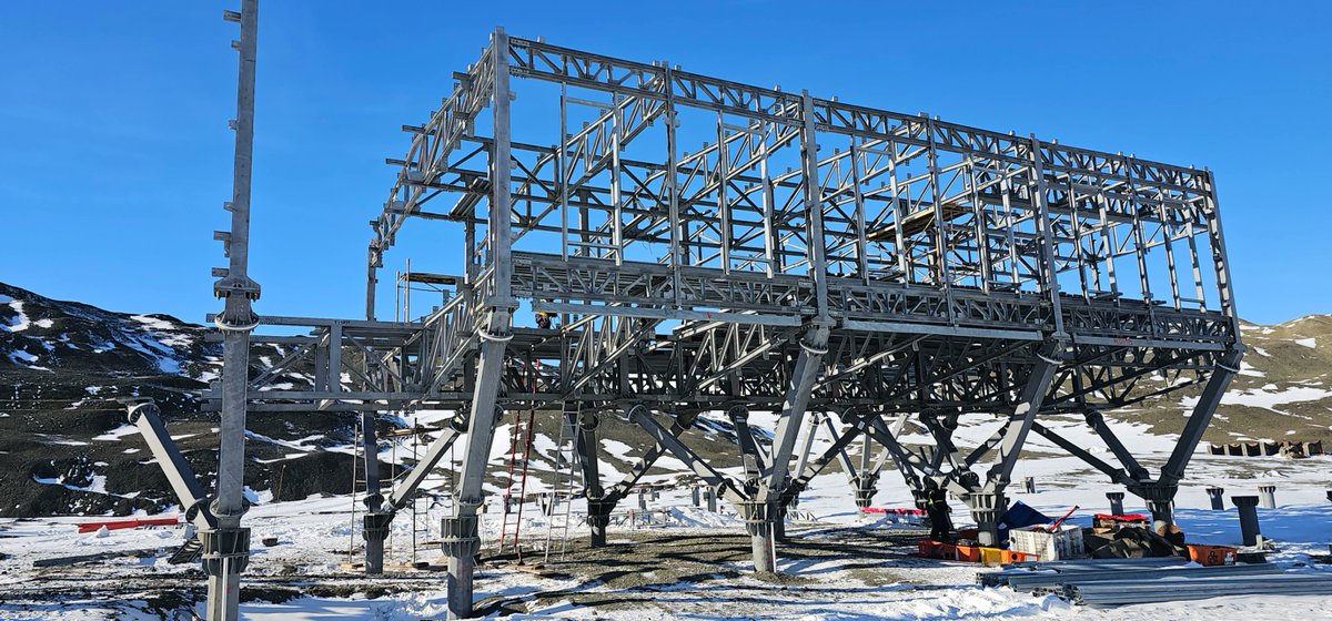 PucaraDefensa's tweet photo. Finalizó el montaje estructural del Módulo II de la Base Antártica Conjunta Petrel #BasePetrel @TandanorCinar
https://t.co/x3ihtdJuvx https://t.co/894Fkqg5aR