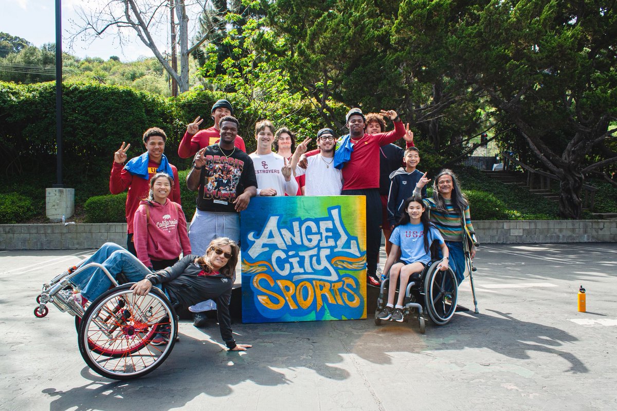 houseof_victory's tweet photo. We had an INCREDIBLE time at @angelcitysports Youth Weekend supporting kids with physical disabilities and trying a variety of adaptive sports 🦽🏀🛹🪽

The faces on our @uscfb athletes and the participants say it all 🥹✌️Check out a full recap here: https://t.co/dt7PXLEuNc https://t.co/KLJYod6nZ6